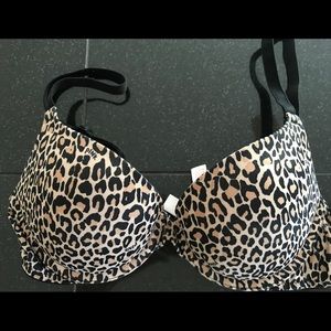 VS PINK Weareverywhere Push-up Bra